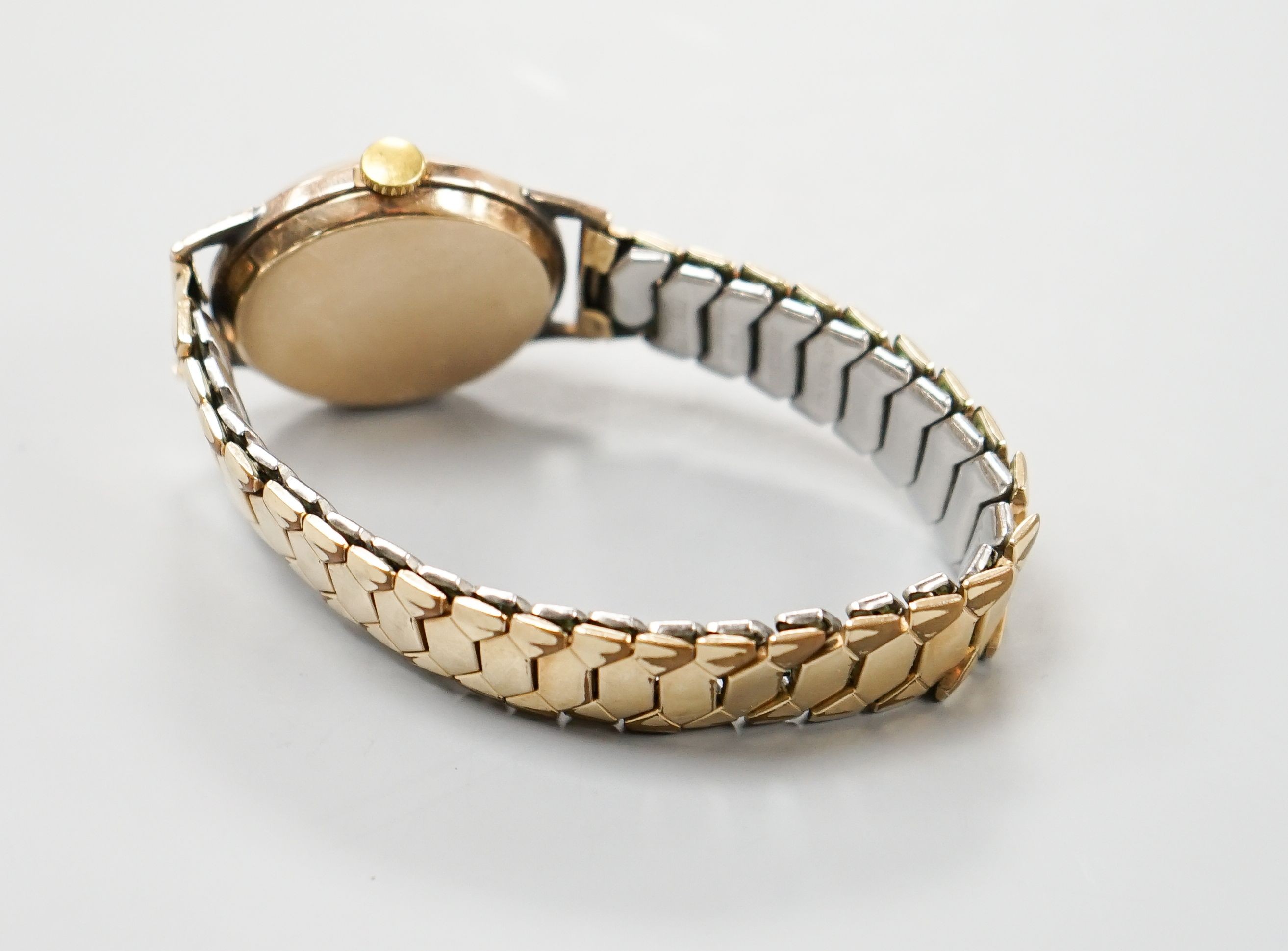 A gentleman's 9ct gold Roamer mid size manual wind wrist watch, on an associated flexible bracelet